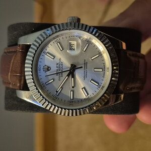 Stunning Silver 41mm Dial Watch with Brown Leather Strap